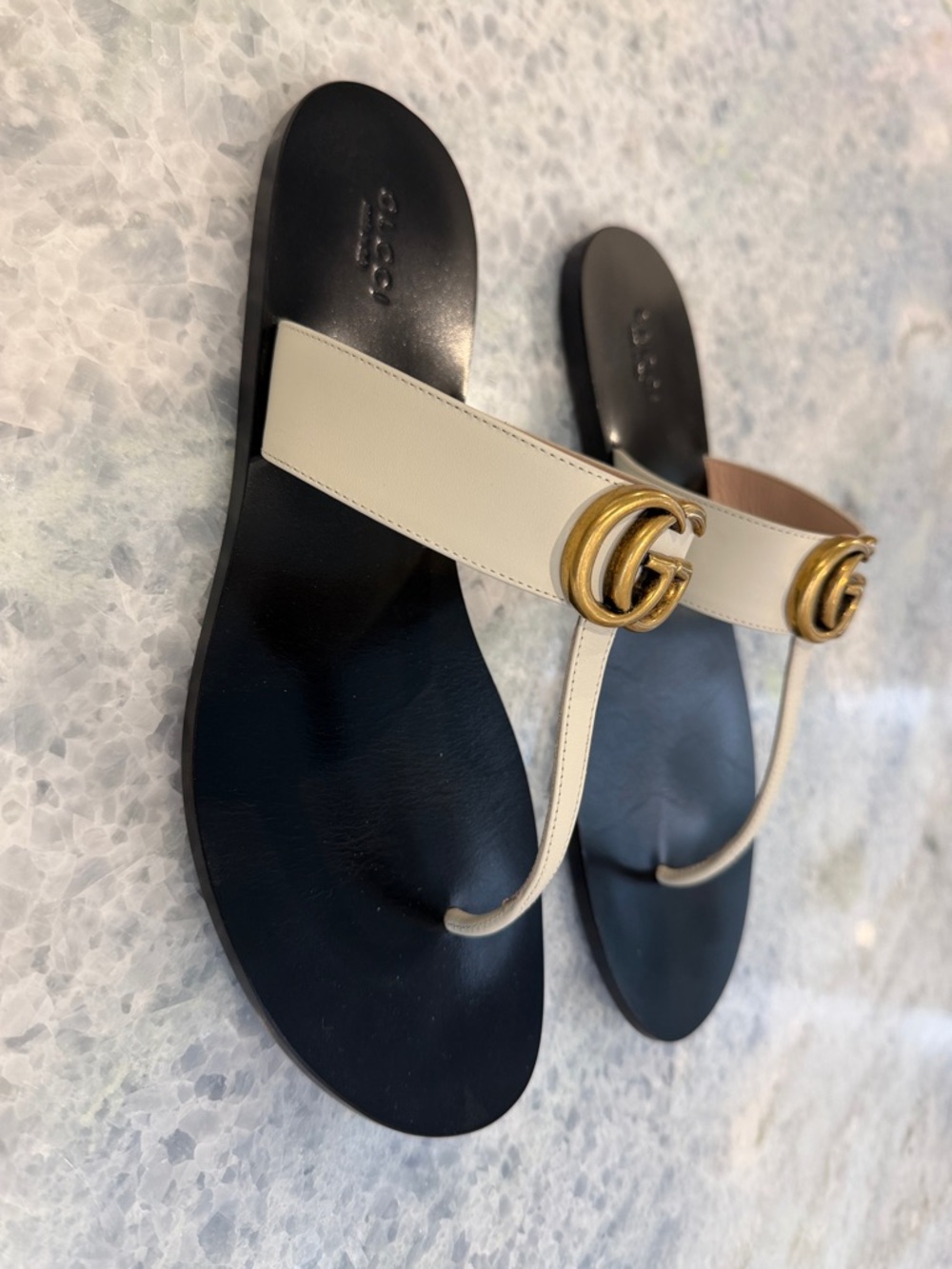 LIKE NEW Gucci White Marmont GG Sandals - Picture 3 of 13